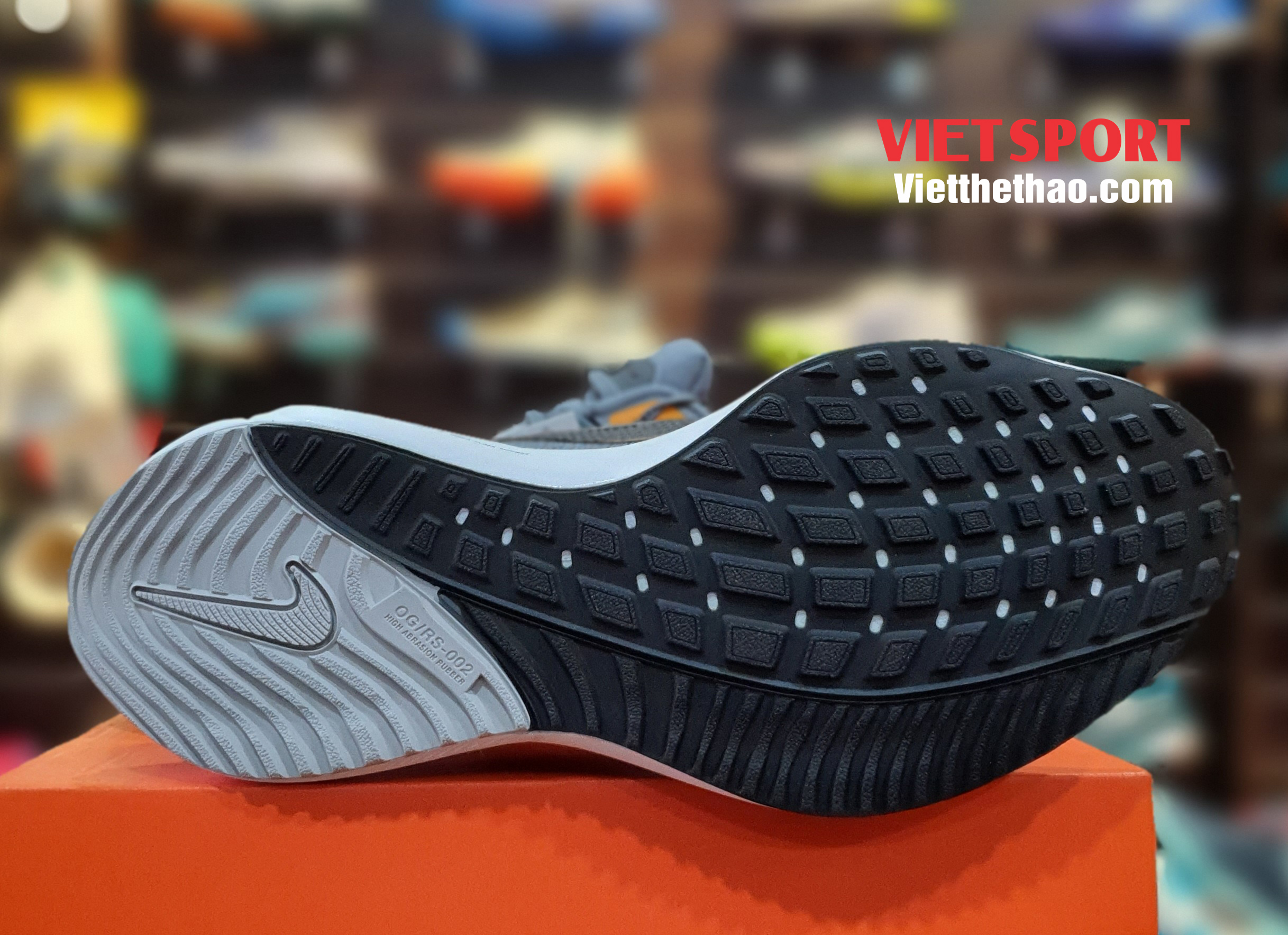 Có Nên Mua Giày Chạy Bộ Nike Air Zoom Vomero 16 ?